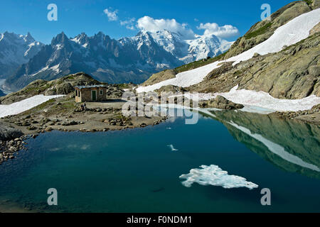 Lac Blanc, mit Blick auf den Mont Blanc-Massivs, Chamonix, Savoyer Alpen, Departement Haute-Savoie, Frankreich Stockfoto