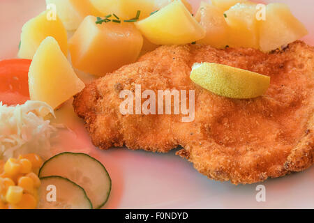 Wiener Schnitzel, typisch österreichische oder deutsche Küche oder Gericht. Stockfoto