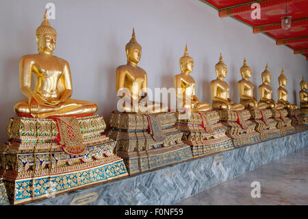 Bangkok, Thailand. 15. Oktober 2014. Ansicht des Buddha im Wat Pho - Tempel des liegenden Buddha, der offizielle Name ist Wat Phra Chetuphon Vimolmangklararm Rajwaramahaviharn, Phra Nakhon Bezirk, Bangkok, Thailand © Andrey Nekrassow/ZUMA Wire/ZUMAPRESS.com/Alamy Live-Nachrichten Stockfoto