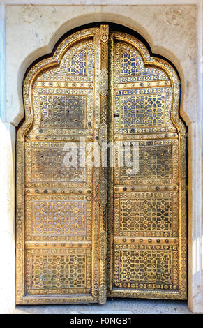 Goldene Türen der Hawa Mahal oder Palast der Winde in Jaipur, Rajasthan, Indien, Asien Stockfoto