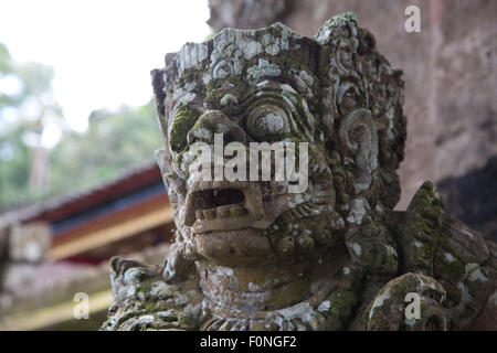 Statuen im balinesischen Tempeln Stockfoto