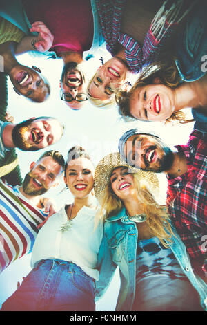 Huddle Join Holiday Party Freundesgruppe Konzept Stockfoto