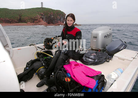 Wladiwostok, Inseln Verkhovsko, Primorje, Fernost, Russland. 15. Oktober 2014. Divewoman. Inseln Verkhovskogo, Peter der große-Bucht, Meer von Japan, Fernost, Wladiwostok, Russland. © Andrey Nekrassow/ZUMA Wire/ZUMAPRESS.com/Alamy Live-Nachrichten Stockfoto