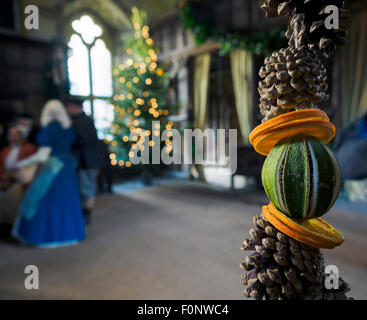 Tudor-Weihnachten im Haddon Hall in Derbyshire Peak District England Stockfoto