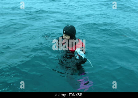 Wladiwostok, Inseln Verkhovsko, Primorje, Fernost, Russland. 15. Oktober 2014. Divewoman. Inseln Verkhovskogo, Peter der große-Bucht, Meer von Japan, Fernost, Wladiwostok, Russland. © Andrey Nekrassow/ZUMA Wire/ZUMAPRESS.com/Alamy Live-Nachrichten Stockfoto