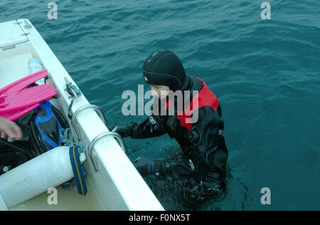 Wladiwostok, Inseln Verkhovsko, Primorje, Fernost, Russland. 15. Oktober 2014. Divewoman. Inseln Verkhovskogo, Peter der große-Bucht, Meer von Japan, Fernost, Wladiwostok, Russland. © Andrey Nekrassow/ZUMA Wire/ZUMAPRESS.com/Alamy Live-Nachrichten Stockfoto