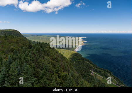 Forillon Nationalpark gesehen aus der Sicht auf Mt-St-Alban, Gaspe Halbinsel, Quebec, Kanada Stockfoto