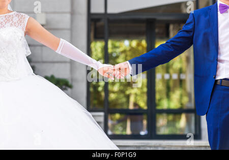 Hochzeitsthema, halten Hände Brautpaar Stockfoto