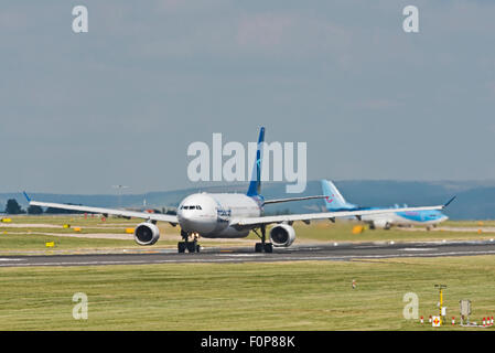 C-GPTS Air Transat Airbus A330-200 Flughafen Manchester England uk eingetroffen Stockfoto