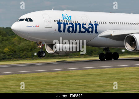 C-GPTS Air Transat Airbus A330-200 Flughafen Manchester England uk eingetroffen Stockfoto