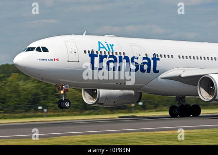 C-GPTS Air Transat Airbus A330-200 Flughafen Manchester England uk eingetroffen Stockfoto