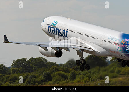 C-GPTS Air Transat Airbus A330-200 Flughafen Manchester England uk eingetroffen Stockfoto