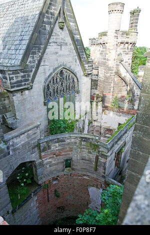 Alton Towers verfallenes Haus auf dem Estate Theme Park Gärten Staffordshire England UK Stockfoto