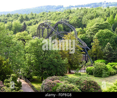 Die Smiler Achterbahnfahrt im Alton Towers Estate Theme Park Gardens Staffordshire England Großbritannien Stockfoto