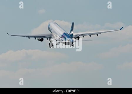 C-GPTS Air Transat Airbus A330-200 Flughafen Manchester England uk eingetroffen Stockfoto