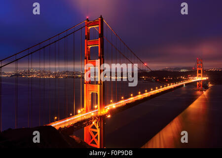 Golden Gate Bridge, San Francisco bei Nacht Stockfoto