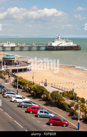 Der Musikpavillon, Pier und Strand, Eastbourne, East Sussex, England Stockfoto