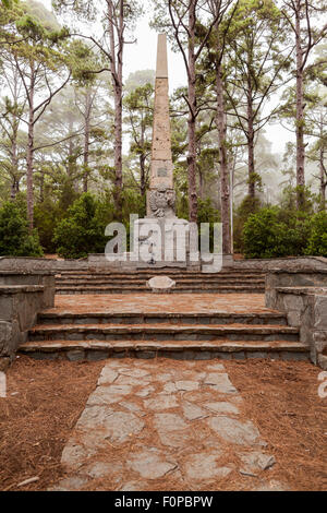 Las Raices, Monte de Esperanza, Teneriffa, Kanarische Inseln. Werden abgerissen, Franco-Denkmal. Markiert die Stelle, wo er den Sturz der spanischen Monarchie am 17. Juni 1936 aufgetragen. Dies ist eines der vielen Franco Ära öffentlichen Denkmälern, die im Rahmen des Prozesses der Befreiung des Landes von Student an den Diktator unter das Gesetz der historischen Erinnerung, (Ley de Memoria Historica) zerstört werden. Stockfoto