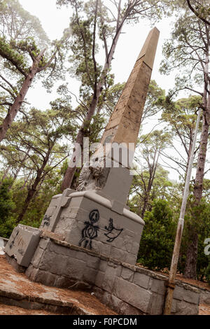 Las Raices, Monte de Esperanza, Teneriffa, Kanarische Inseln. Werden abgerissen, Franco-Denkmal. Markiert die Stelle, wo er den Sturz der spanischen Monarchie am 17. Juni 1936 aufgetragen. Dies ist eines der vielen Franco Ära öffentlichen Denkmälern, die im Rahmen des Prozesses der Befreiung des Landes von Student an den Diktator unter das Gesetz der historischen Erinnerung, (Ley de Memoria Historica) zerstört werden. Stockfoto