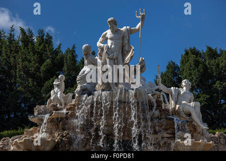 Neptun-Brunnen in Schoenbrunner Park, Schlosspark Schönbrunn, Wien, Österreich, Europa Stockfoto