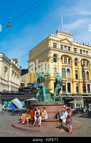 Kolmen Schmiedearbeit Aukio, Platz der drei Schmiede, Hauptplatz, Helsinki, Finnland Stockfoto