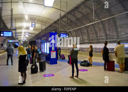 Flughafen-Bahnhof, Kehärata, Ring-Eisenbahnlinie, Helsinki-Vantaan Lentoasema, Flughafen Helsinki-Vantaa, Finnland Stockfoto