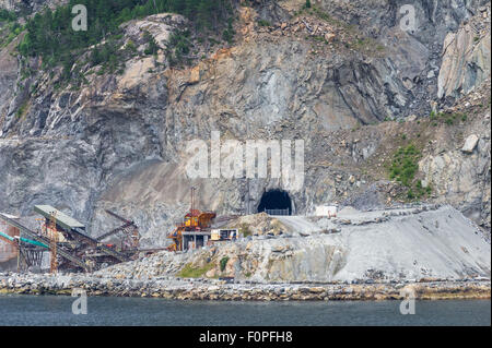 Bergbau-Betrieb in den Geirangerfjord, Norwegen. Stockfoto