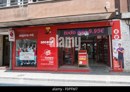 Second hand Ware für den Verkauf in diesem "Secend" Sekunden laden in Terrassa, in der Nähe von Barcelona, Katalonien, Spanien. Stockfoto