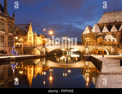 St. Michaels Brücke (Michielsbrug) in der Nacht in Gent, Belgien Stockfoto