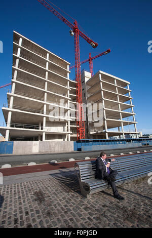 Verlassen der Räumlichkeiten des geplanten neuen Hauptsitzes der Anglo Irish Bank am Spencer Dock, Dublin, Irland Stockfoto