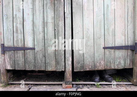 Stiefel von Außentoilette, Stack quadratische Hütten, Blaenavon Eisenhütte, Torfaen, South Wales gesehen. UK Stockfoto