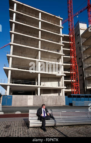 Verlassen der Räumlichkeiten des geplanten neuen Hauptsitzes der Anglo Irish Bank am Spencer Dock, Dublin, Irland Stockfoto