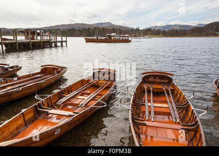 Ruderboote zu mieten, Ambleside, Lake Windermere, Lake District, Cumbria, England Stockfoto