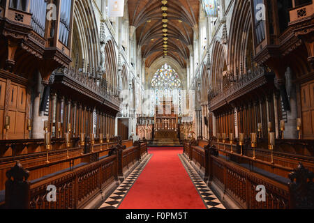 Selby Abbey, 1069, heute eine anglikanische Pfarrkirche gegründet.  Innenraum, Blick in Richtung Altar von Chorgestühl. Stockfoto