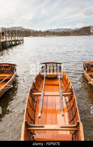 Ruderboote zu mieten, Ambleside, Lake Windermere, Lake District, Cumbria, England Stockfoto