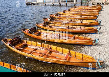 Ruderboote zu mieten, Ambleside, Lake Windermere, Lake District, Cumbria, England Stockfoto