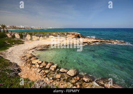 Zypriotischen Küste, ist dies eine Bucht in Protaras auf Zypern in der Nähe der berühmten Fig Tree Bay. Stockfoto