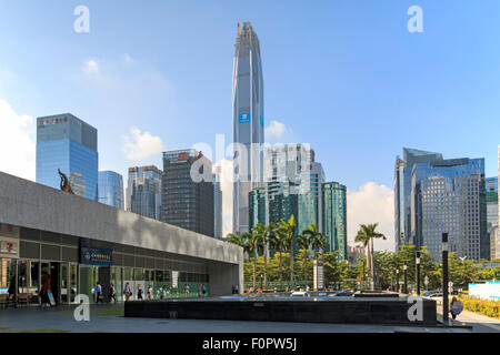 Shenzhen, China - August 19,2015: Shenzhen Skyline von der Börse mit dem Ping An IFC aus gesehen Stockfoto