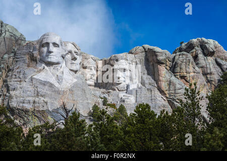 Mount Rushmore National Memorial ist eine Skulptur geschnitzt in das Gesicht der Granit des Mount Rushmore in der Nähe von Keystone, South Dakota, USA. Stockfoto