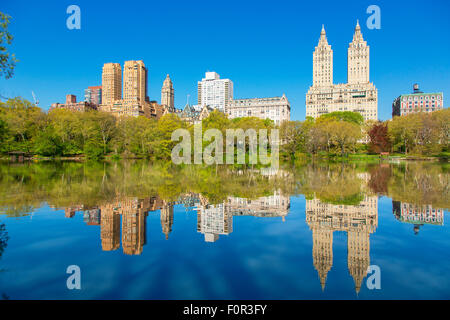 New York City Skyline vom Central Park entfernt Stockfoto