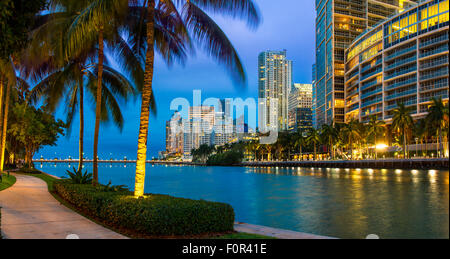 Miami Downtown, Brickell Key in der Nacht Stockfoto