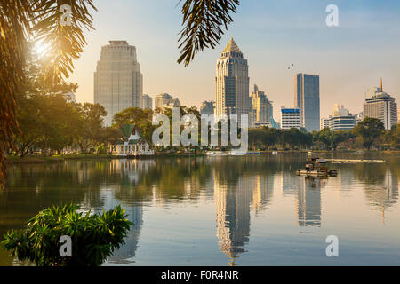 Thailand, Bangkok, Sonnenaufgang am Lumpini Park Stockfoto