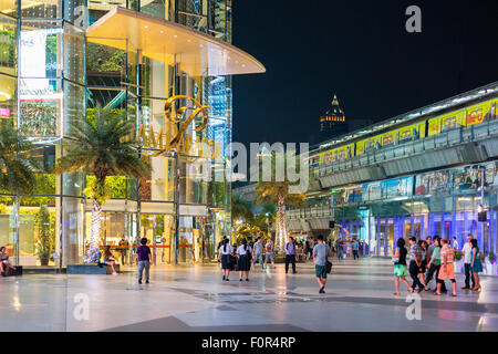 Thailand, Bangkok, Einkaufszentrum Siam Paragon in der Nacht Stockfoto