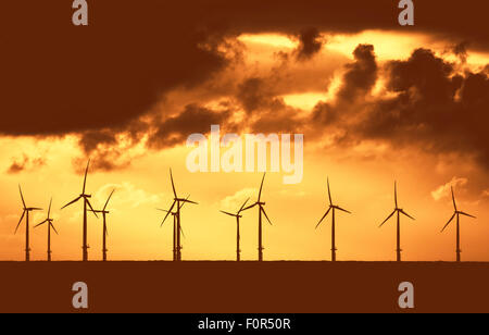 Teesside Offshore-Windpark bei Sonnenaufgang. Redcar, Nord-Ost-England, UK Stockfoto