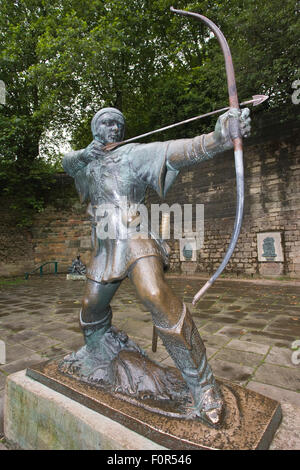 Robin Hood-Statue unter dem Nottingham Castle in Nottingham City, England, UK Stockfoto