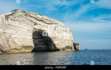 Cave St. Antoine, Kreide Klippen, Bonifacio, Korsika, Frankreich Stockfoto