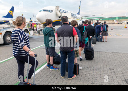 Ryanair-Passagiere vom Flughafen Stansted, London, Vereinigtes Königreich Stockfoto