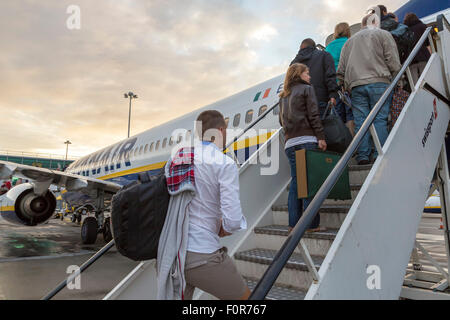 Ryanair-Passagiere vom Flughafen Stansted, London, Vereinigtes Königreich Stockfoto