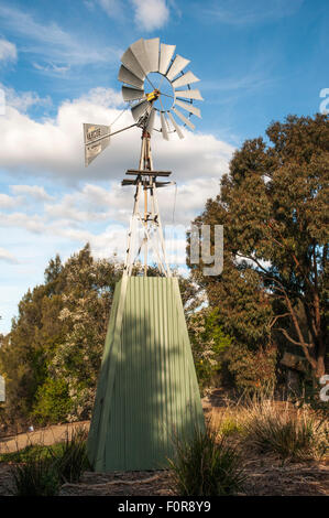 Windmühle in Westgate Park, entstand aus einer Industriebrache an Fishermans Schlaufe, Melbourne Stockfoto