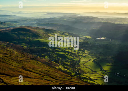 Inversionswetterlage über Kentmere Valley Lake District von Pisten von Kentmere Pike Stockfoto